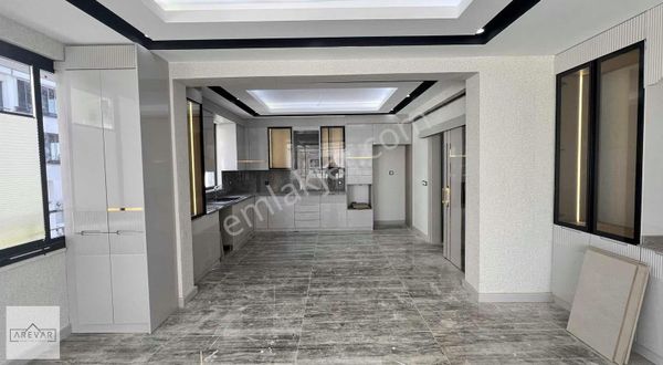 Arevar Dan Karataş Merkezde Lüx 3,5+1 Daire