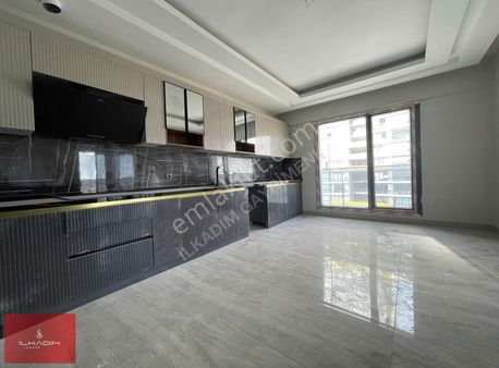 İlkadım Da Bulvar Üstü Oturuma Hazır 4+1 Full 200m Yapılı Daire