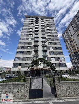 Yenidoğanda Ihlamur Sitesinde Kiralık Ebeveyn Banyolu 3+1 Daire