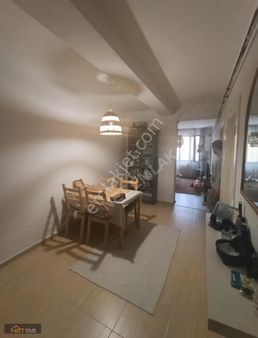 İstiklal Mahallesinde Merkezde 2+0 Ayrı Mutfaklı Satılık Daire