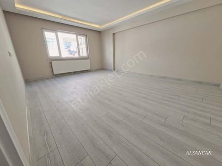 Etimesgut Merkezde 3+1 Orta Katta Güney Cephe Yapılı Lüks Daire