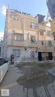 Seyhan Gülbahçe Mh Uygun Fiyata Satılık 3 Katlı Ev Köşebaşı