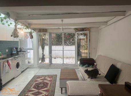 Kadıköy Bahariye De Temiz Bahçeli 1+1 Satılık