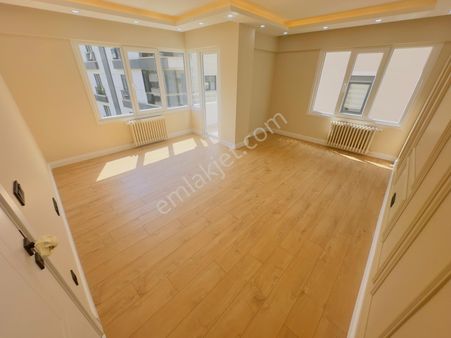 Yatırım'dan İdealtepede Sahilin Yanı Başı Katta Balkonlu Köşe3+1