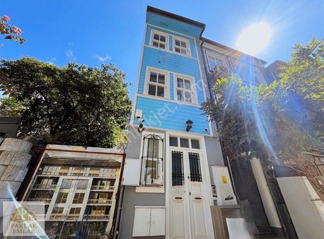 Parlak'tan Üsküdar Merkez^de Müstakil Tripleks Genç İş Yerinede