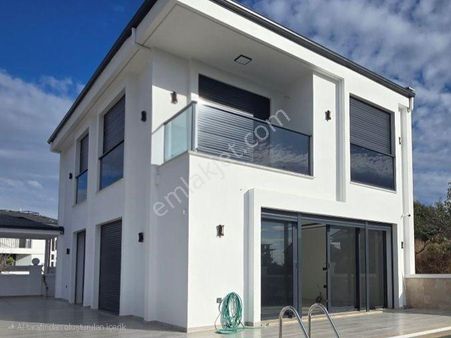 Didim Mavişehirde Plaja 700 Mt Mesafede Satılık Havuzlu Villa