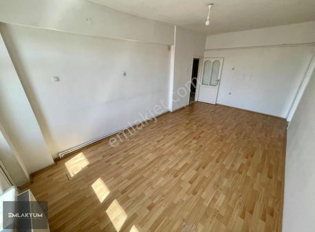 Emlakyumdan Medrese Mah.27 Evler Turka Yanı Arakat Kiralık 3+1
