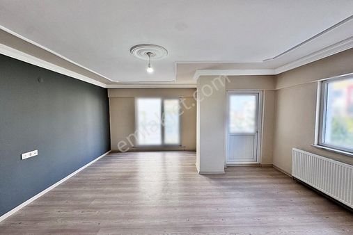 Metin Yapı'dan Merkez Mahalle Ara Kat İskanlı Kombili Satılık 2+1 Daire!!