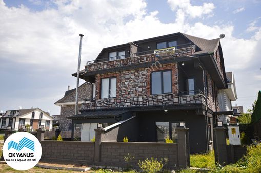 Sakarya Kocaali De Merkez Plajda Ön Cephe Ayrı Mutfak 4+1 Villa