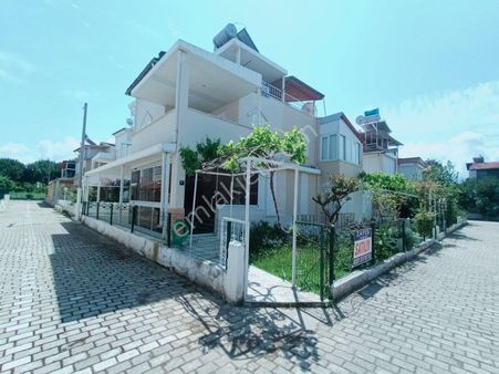 Kuşadası Sahil Sitelerin De Denize 700 Mt Mesafede 3+1 Yazlık