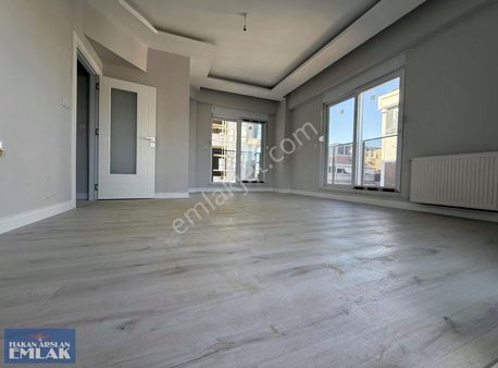 Varlık Mah.2+1 Doğalgaz Kombili Kapalı Otoparklı Daire