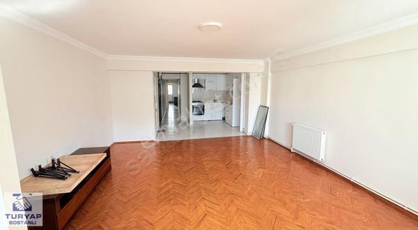 Karşıyaka Bostanlı Merkez'de 3+1 Doğalgazlı Kiralık Daire