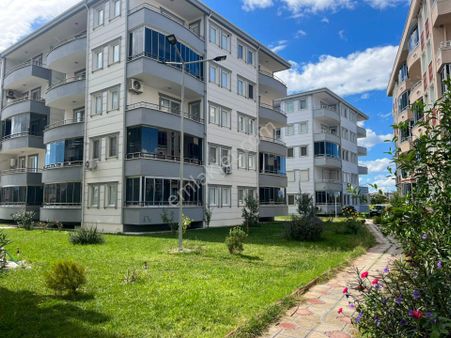 No:10 Gayrimenkul’den Altınova Merkezde, Komple Tadilatlı 2+1 – Site İçerisinde, Ara Kat Daire!.