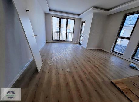 Tramvaya Yakın Sıfır Binada 2. Katında Bulunan 2+1 Odalı Daire