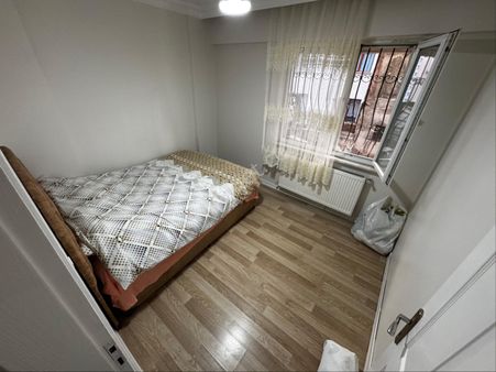 Akşemsettin Metro Dibi 3+1 100m2 Ters Dublex 3.750.000tl