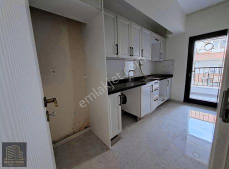 Çanakkale Plaj Mevkinde Denize Çok Yakın Ayrı Mutfaklı 2+1 Daire