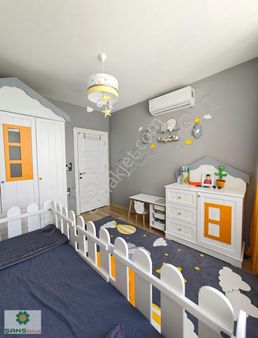 Yukarı Alata'da Havuzlu Otoparklı Kilerli Jeneratörlü Geniş 4+1