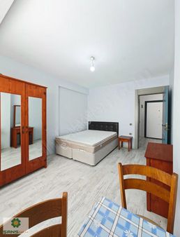 Alata Sahilde Denize 250 Metre Full Eşyalı Geniş Oturumlu 1+1