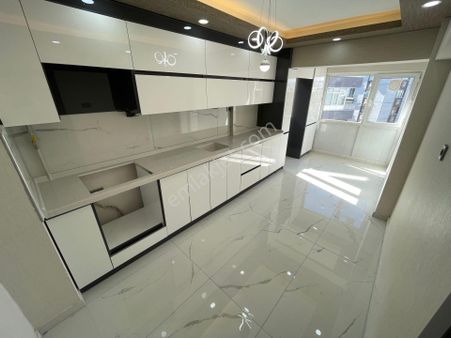 **bulvar Cephe Manzaralı Ara Kat 3+1 Modern Yapılı Daire**