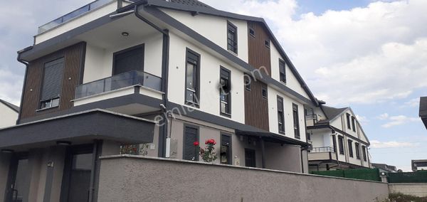 Sakarya Kocaali Havuzlu Süper Lüks Villa