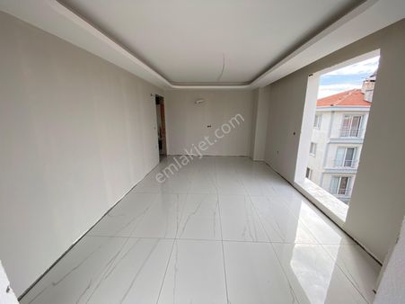 Dağlı Gayrimenkul’den Ayvalık Altınova’da 2+1 Geniş Ve Büyük Daire