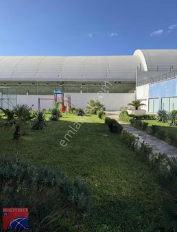 Samandıra Metroya 3 Dakika Balkonlu, Havuz Cepheli 1+1