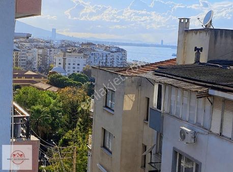 Küçükyalı Da Deniz Manzaralı, Bakımlı Satılık 3+1 Daire