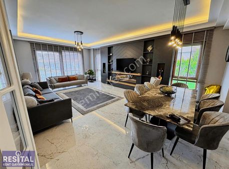 Gümüştepede Site İçi, Modern Tasarımlı 4+1 Satılık Villa!