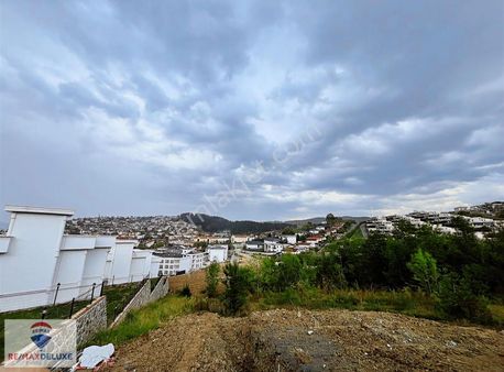 Sapanca Ünlüce'de Yola Cephe Emsalsiz Arazimiz Satılıktır
