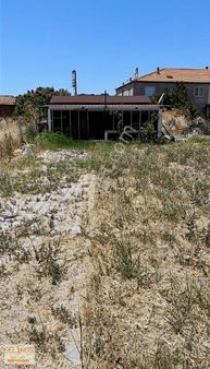 Ayasköy'de Oturmaya Hazır İçerisinde Evi Olan Arsa