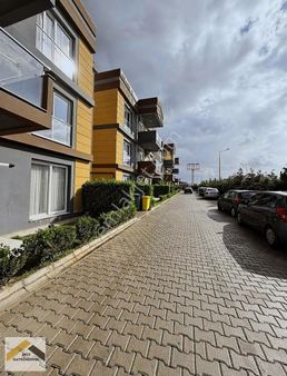 1802 Gayrimenkul'den Villalar Bölgesinde Satılık Bahçeli 2+1