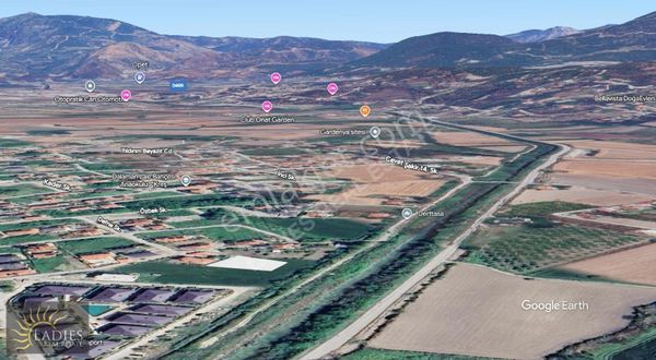 Ladiesden Karaçalıda Satılık Arsa 711 M2