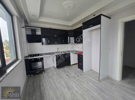 Ladies Emlaktan Kapalı Mutfak 2+1 Satılık Daire