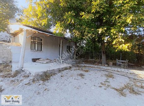 Acil Sulutas Da 1.360 M2 Ruhsatlı Evi, Yolu Olan Bahçe!