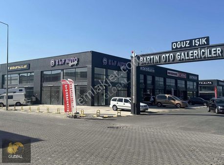 Oto Gelericiler Sitesinde - Site Girişinde Kiralık Köşe Dükkan