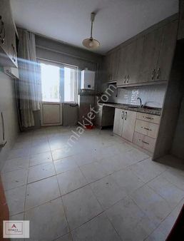 İhsaniye Mahallesinde 3+1 Kiralık Daire