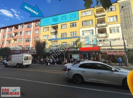 Hak Emlaktan En İşlek Cadde Üzerinde Çok Uygun Satılık 3+1 Daire