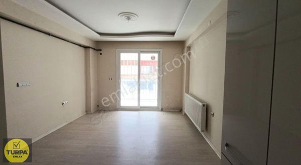 Menderes Cad. Yakını Ön Cephe Geniş, Balkonlu 1+1