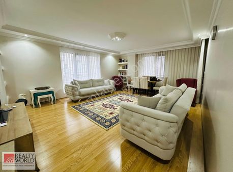 Eyüp Göktürk'te İst. Cad. Butik Apt. 3+1 170m2 Satılık Arakat
