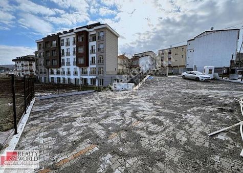 Bolluca Merkez'de Kemercity Otoparklı Sıfır Sitede 1+1 Kiralık