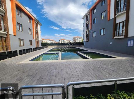Sakarya Karasu'da 2+1 Havuzlu Site Yüksek Giriş Satılık Daire