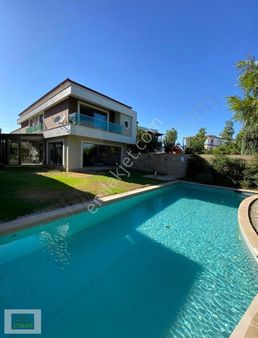 Döşemealt'nın Prestijli Sitelerinden Gölevleri'nde Satılık Villa