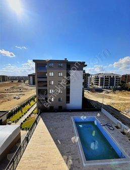 Tepe Bölgesinde Havuzlu Lüks 2+1 Daire