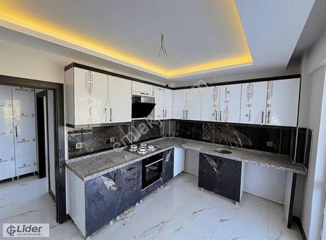 /lider'den/yeşiltepe'de Caddeye Cephe 3+1 Y.giriş Fırsat Daire/