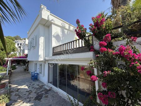 Fırsat: Gümüşlükte Masrafsız Deniz Manzaralı Villa