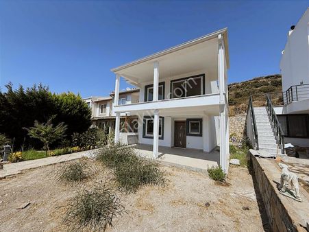 Milas Boğaziçinde Köşe Konum Villa