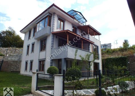 Satılık 3 Katlı Lüks Villa
