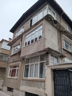 Adapazarı Belediyesi'nin Karşısında