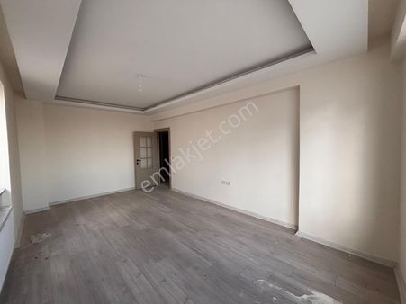 Amazon'dan Abdülhamithan Cami Civarı 3+1 Sıfır Fırsat Daire!!!