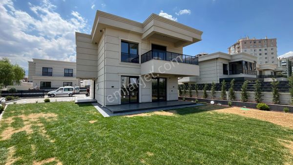 Altınoluk Mahallesi Seher Bulvarı Üzerinde 5+1 Ultra Lüks Villa